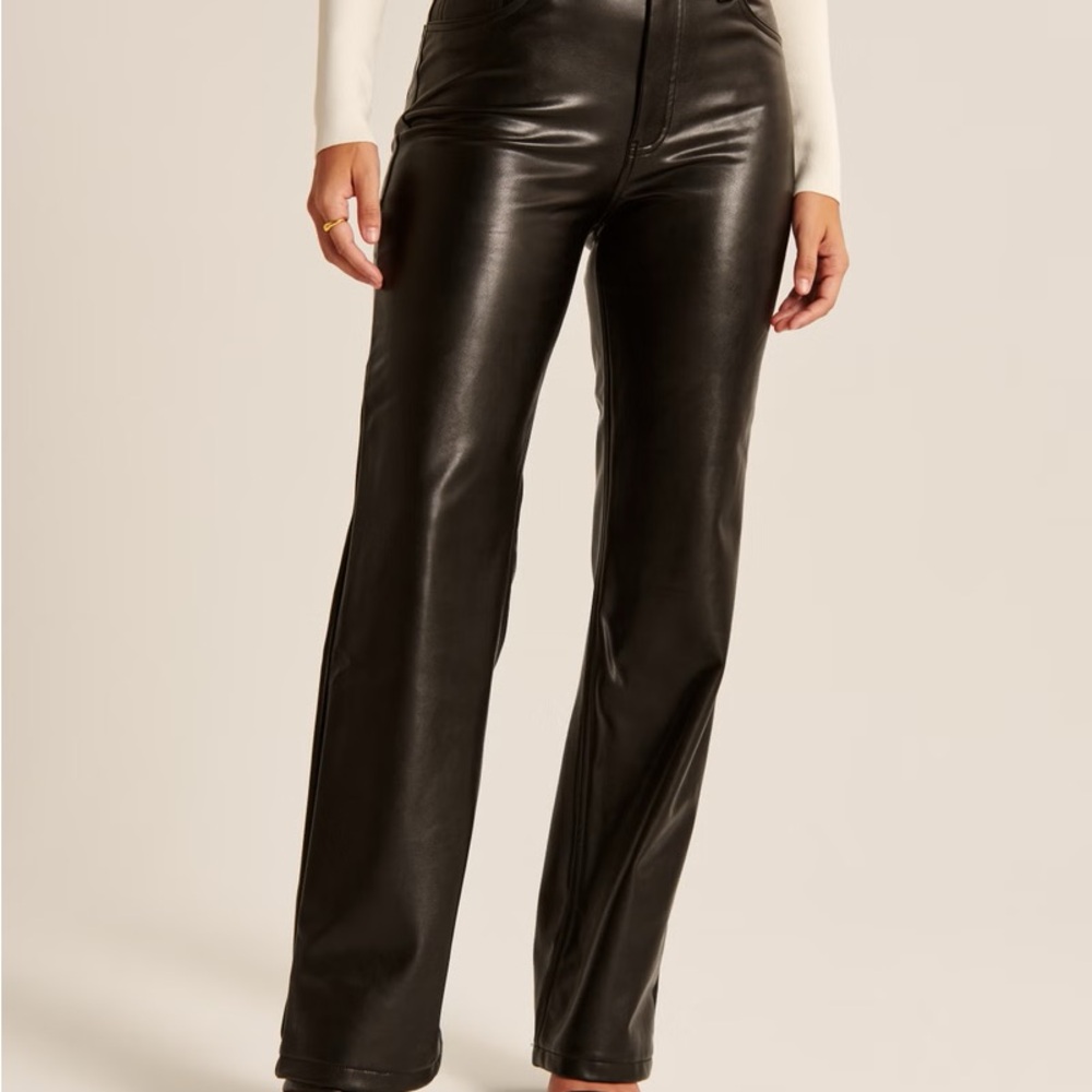 Abercrombie & Fitch Curve Love Vegan Leather 90s Relaxed Pant